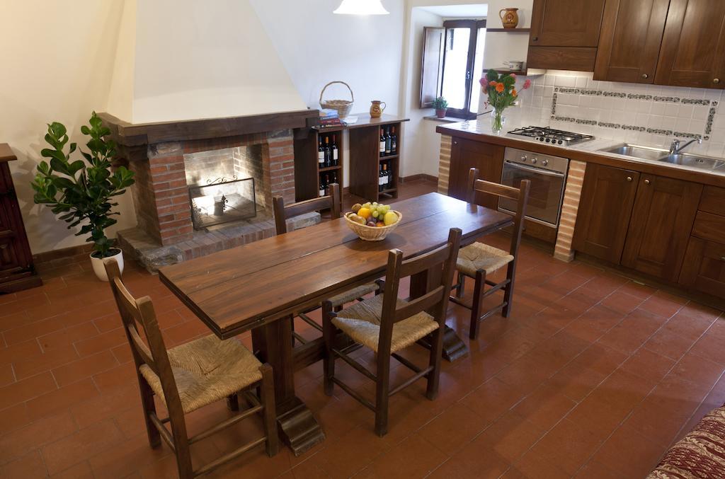 Lecchi Agriturismo Il Torrione חדר תמונה