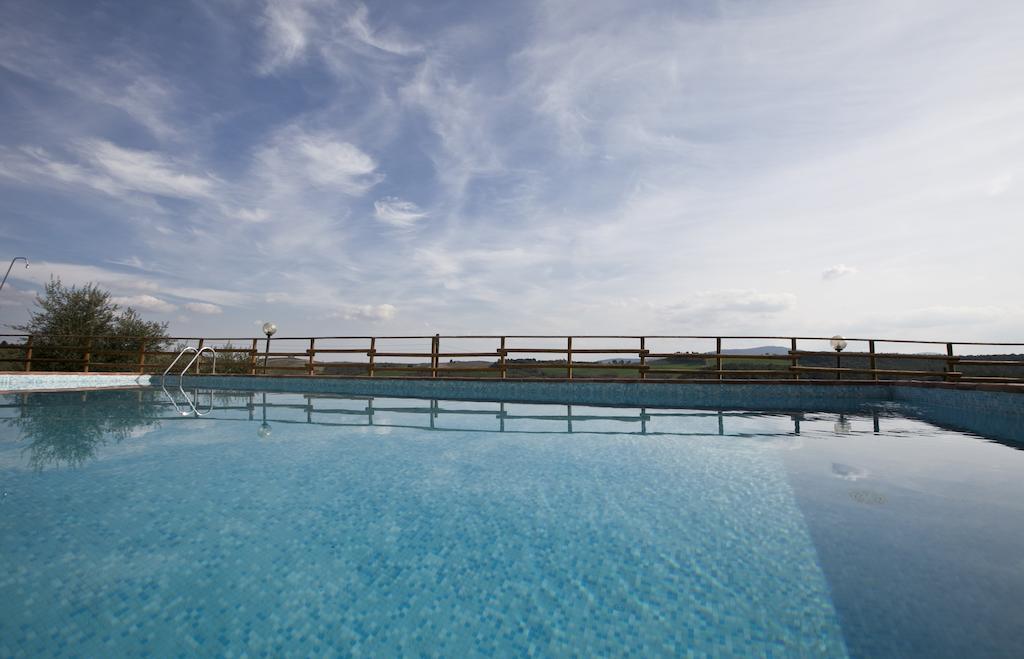 Lecchi Agriturismo Il Torrione מראה חיצוני תמונה
