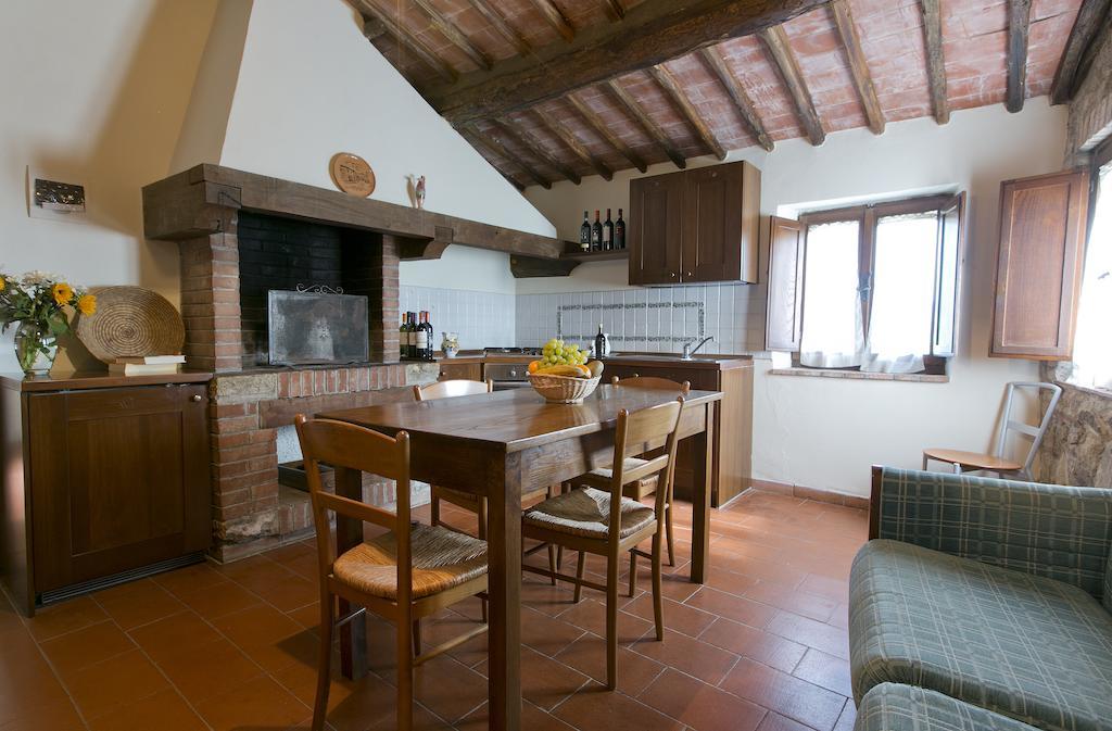 Lecchi Agriturismo Il Torrione חדר תמונה
