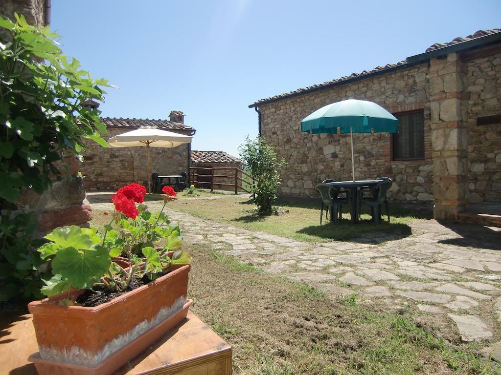 Lecchi Agriturismo Il Torrione חדר תמונה